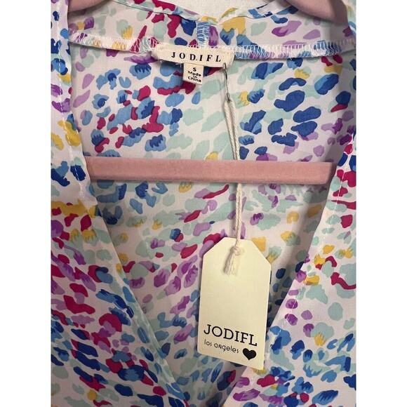 Jodifl NWT Size SM Top Short Sleeve Lightweight Multi Color Print - Picture 5 of 6